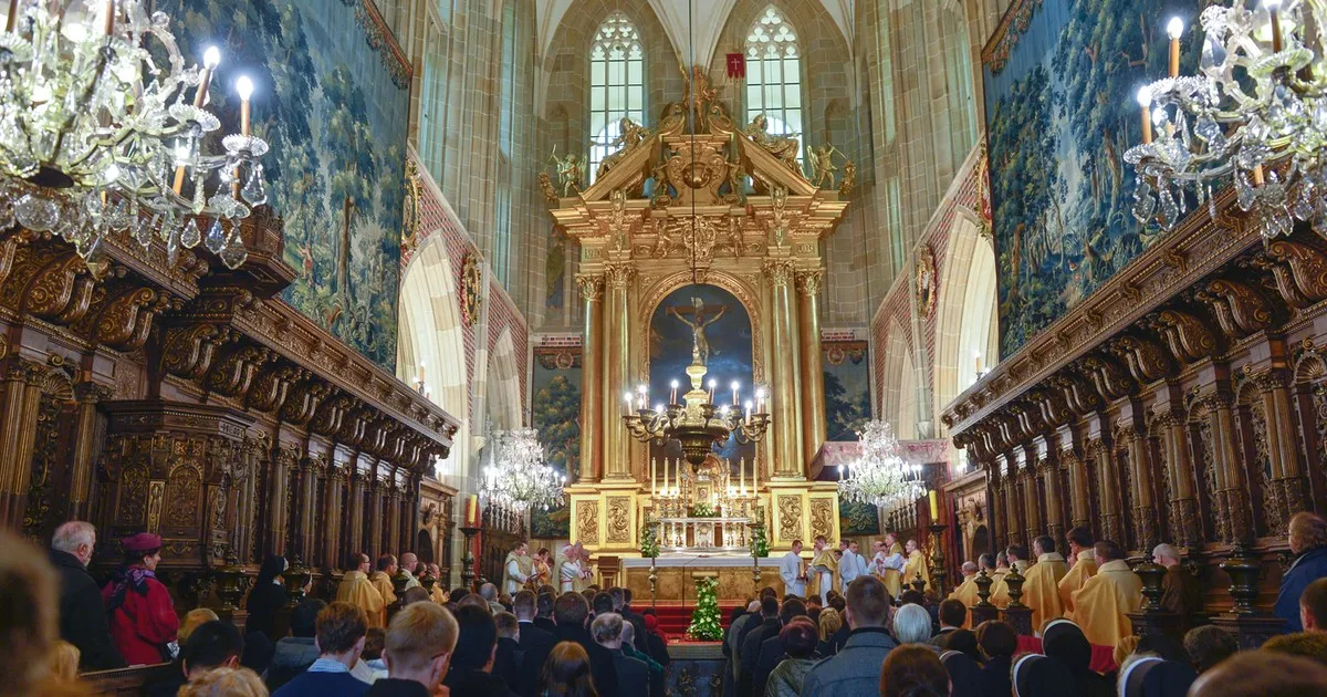 Zdjęcie Czy w Wielki Czwartek jeździ kurier? Sprawdź, co musisz wiedzieć