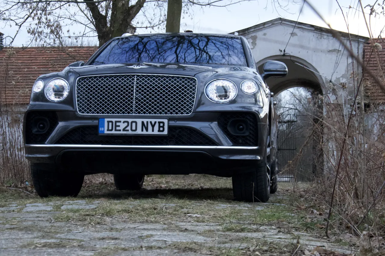Zdjęcie Bentley SUV cena - luksus na kołach w zasięgu ręki