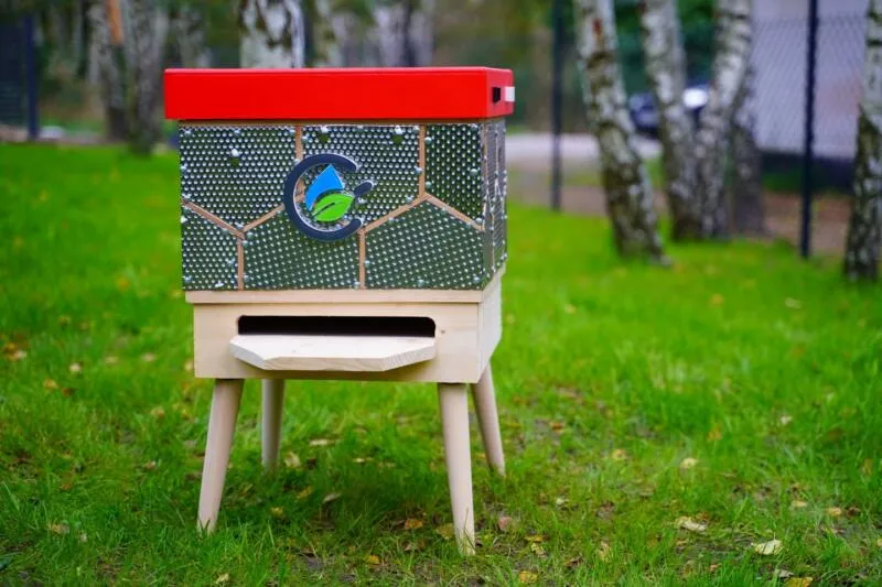 Zdjęcie Pszczoła z recyklingu: Jak ekologiczne ule ratują naszą planetę
