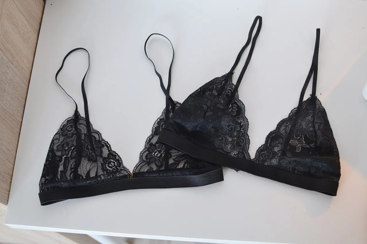 Zdjęcie Jaki stanik pod sukienkę z koronki, aby uniknąć widocznych linii?