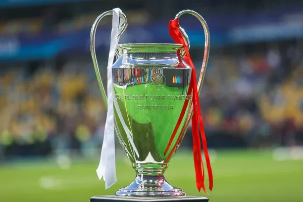Zdjęcie Jak wygląda puchar Ligi Mistrzów? Zaskakujące szczegóły trofeum
