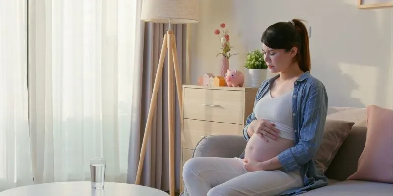 Zdjęcie 33 tydzień ciąży ból brzucha jak na okres – co może to oznaczać?
