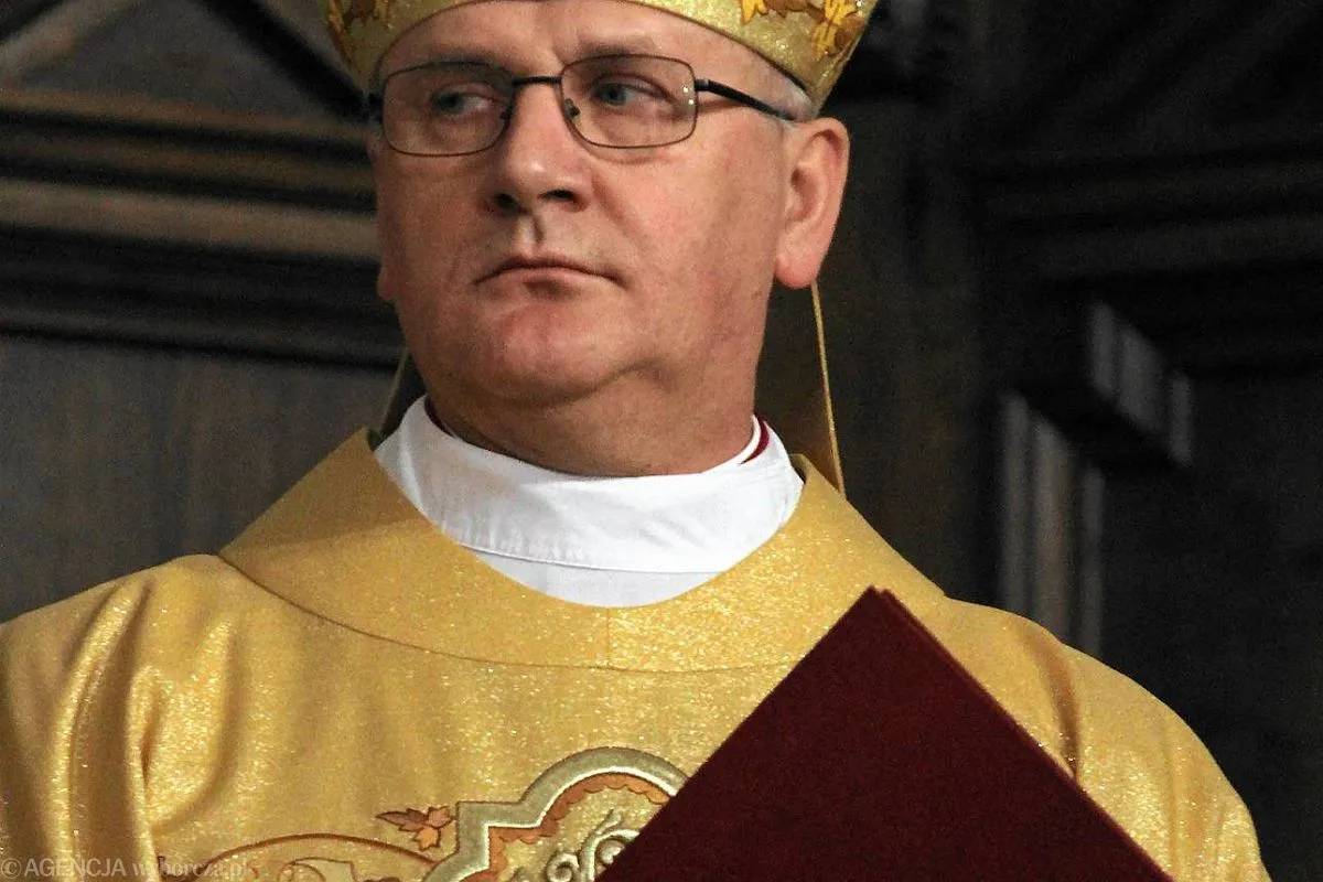 Zdjęcie Biskup koadiutor co to znaczy? Kluczowa rola w Kościele katolickim