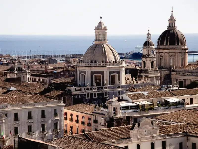 Zdjęcie Czy w Katanii jest bezpiecznie? Odkryj ukryte zagrożenia i porady
