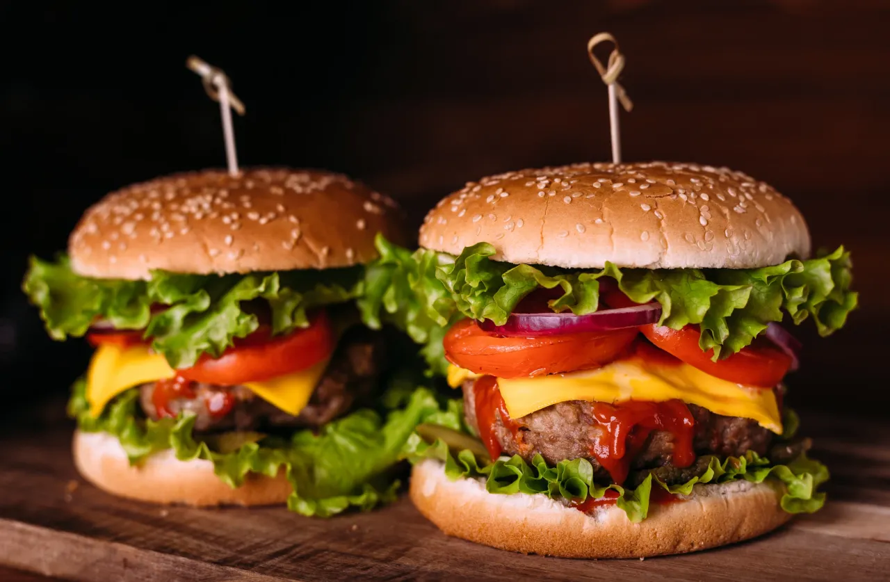 Zdjęcie Jakie mięso na burgery wybrać, aby uniknąć suchego kotleta?