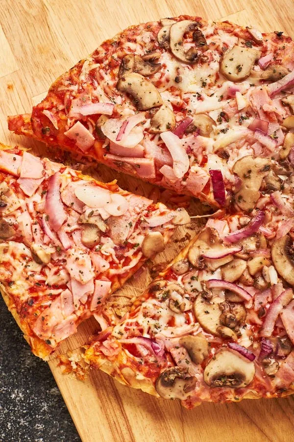 Zdjęcie Jak piec pizzę mrożoną, by smakowała jak z pizzerii?