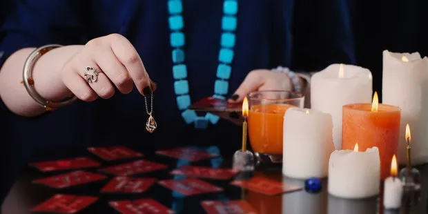 Zdjęcie Czy wróżenie to grzech? Odkryj, co mówią religie o tym zjawisku