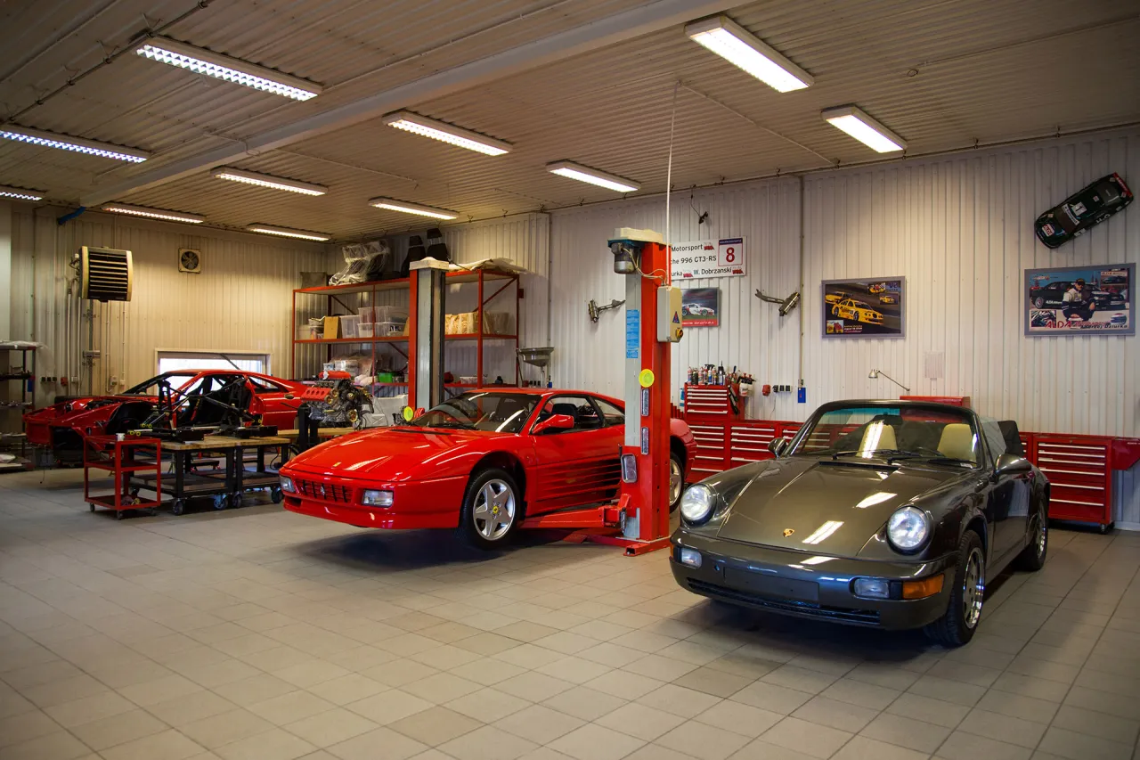Zdjęcie Ferrari czy Porsche – który sportowy samochód wybrać dla siebie?