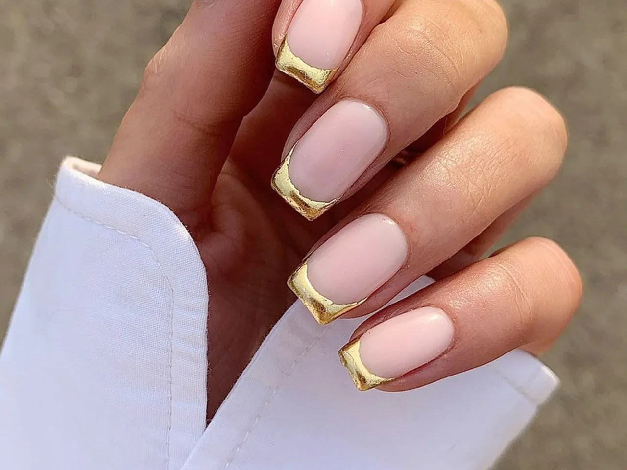 Zdjęcie Farbige French Nails: Dein Guide für Trend, DIY &amp; Studio-Kosten