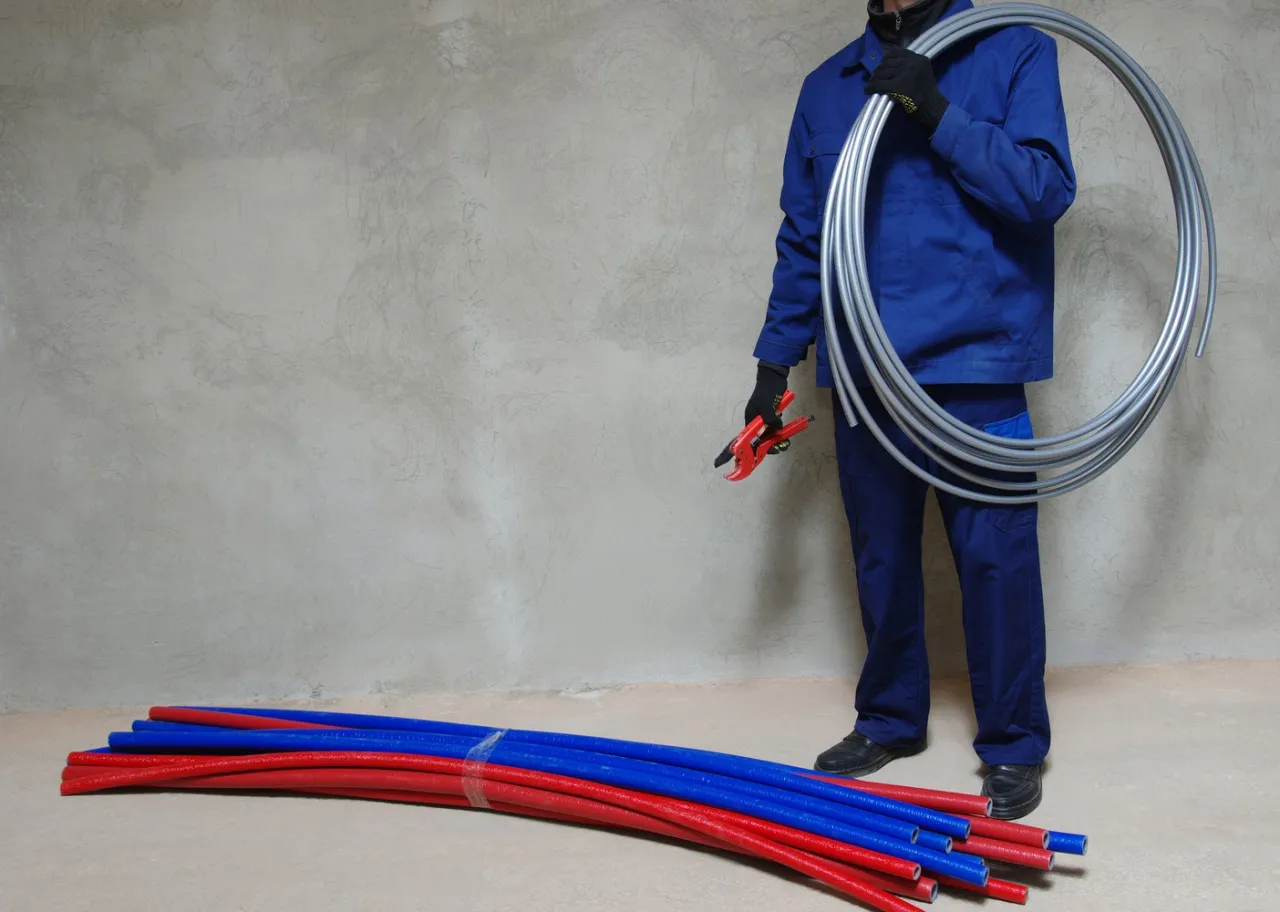 Zdjęcie Czy rury PEX można tynkować? Sprawdź, co musisz wiedzieć, aby uniknąć problemów