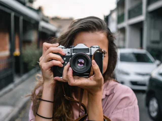 Zdjęcie Ile zarabia fotograf kryminalistyczny? Zaskakujące fakty o wynagrodzeniu