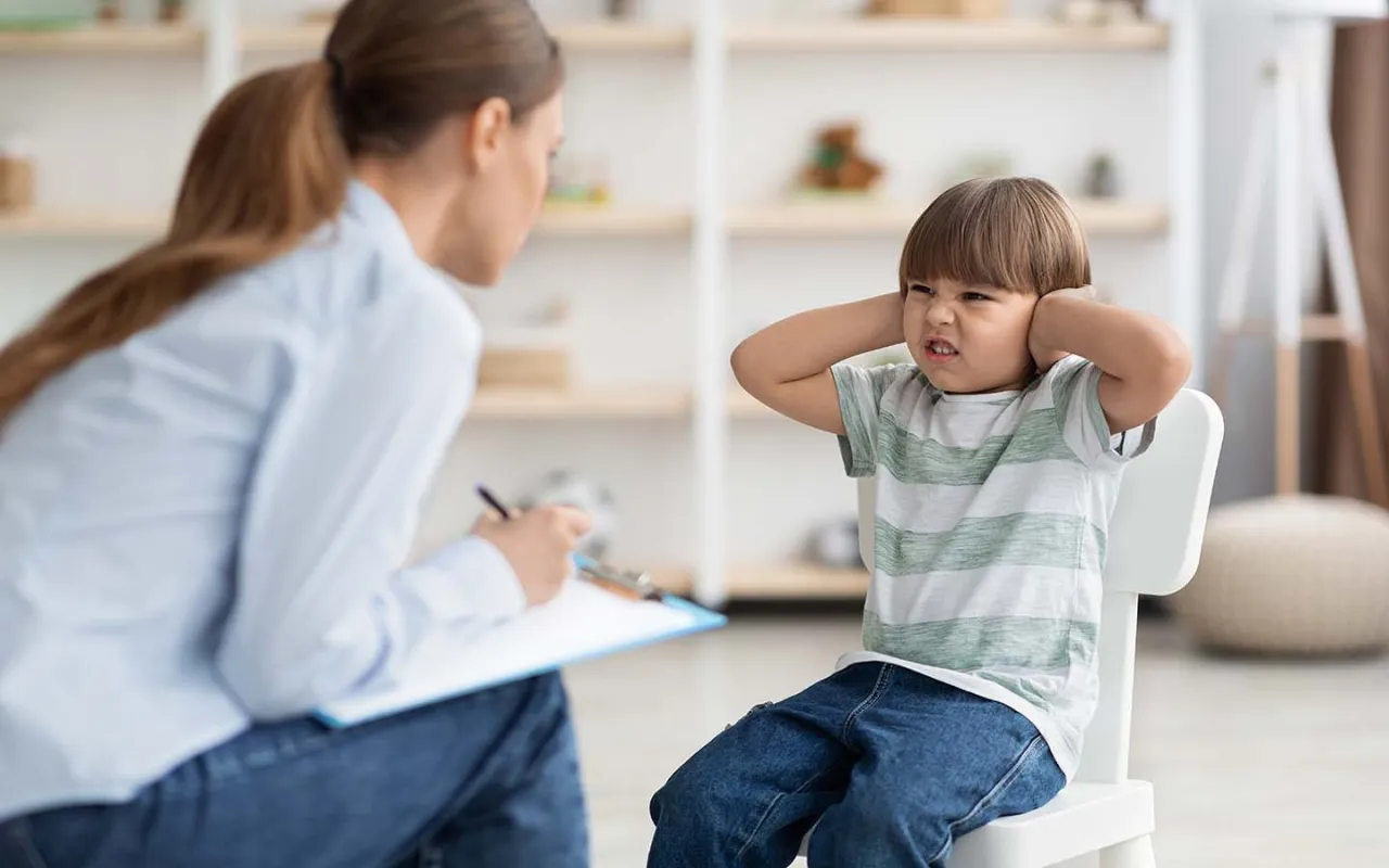 Zdjęcie Kiedy z dzieckiem do psychologa? Sygnały, które mogą zaskoczyć rodziców
