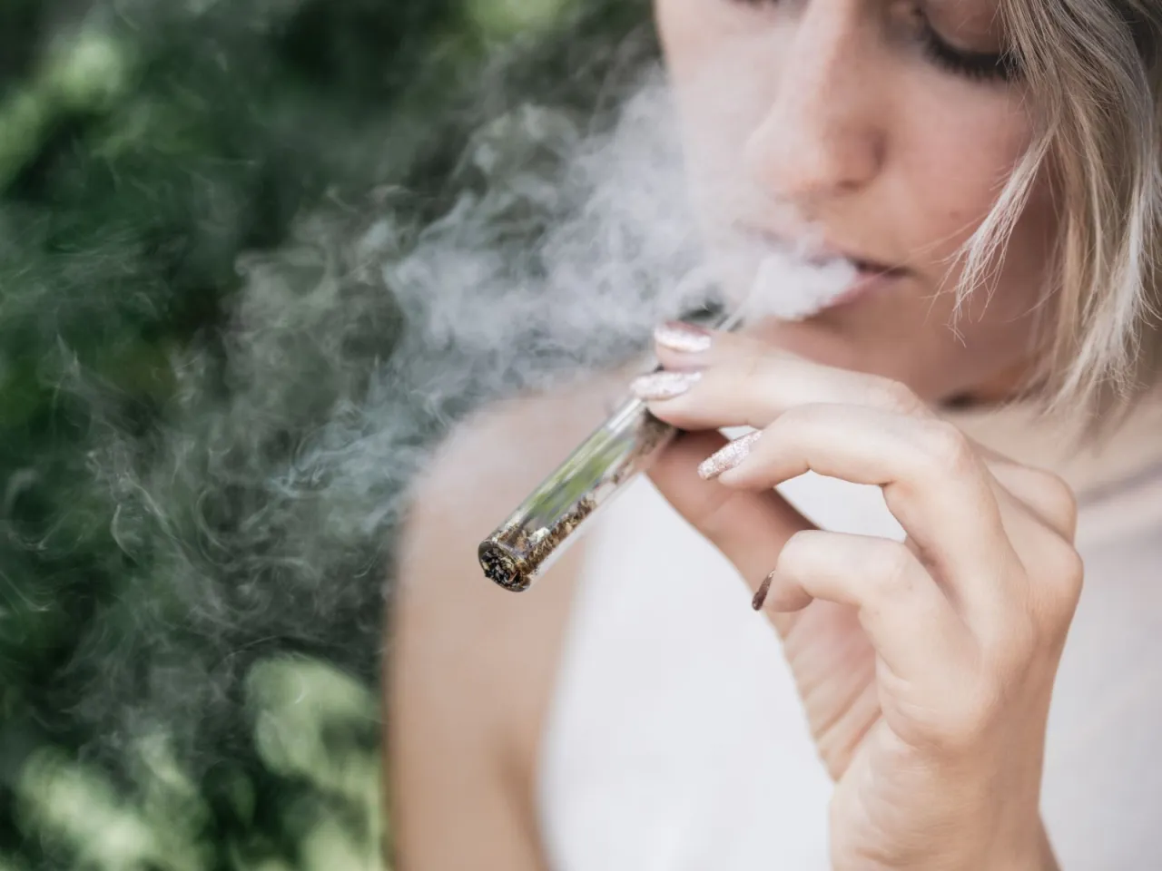 Zdjęcie Czy palenie zerówek to grzech? Kościół o e-papierosach bez nikotyny