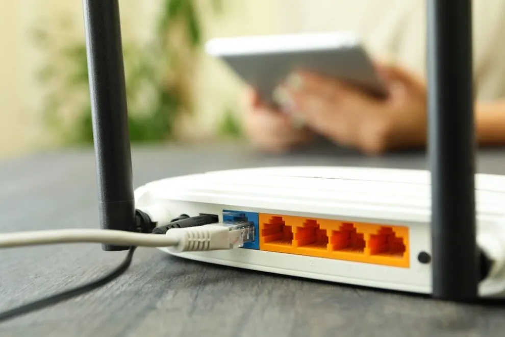 Zdjęcie Jak podłączyć router do telewizora kablem i uniknąć problemów z internetem