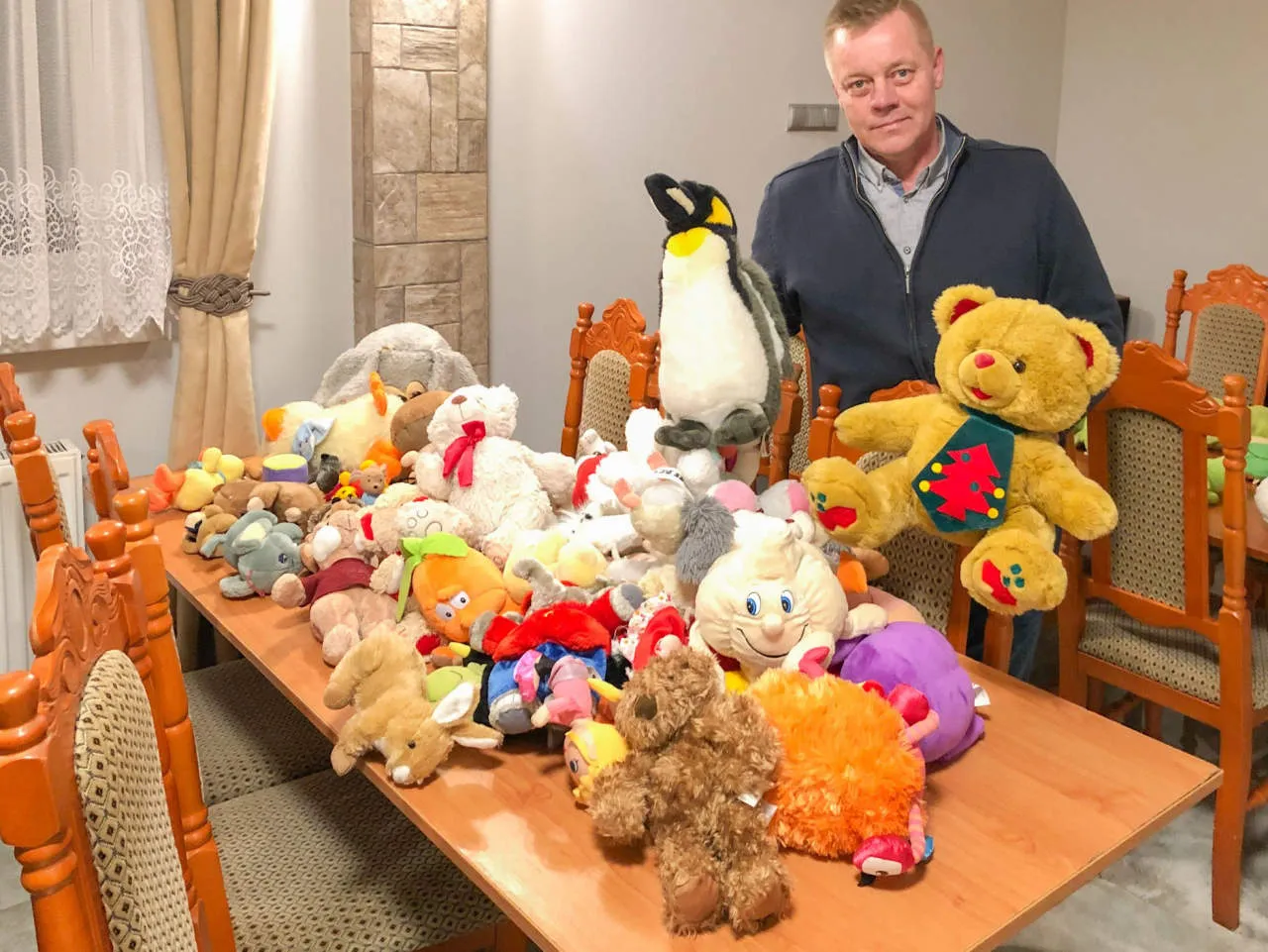 Zdjęcie Gdzie oddać pluszowe zabawki, aby pomóc dzieciom w potrzebie