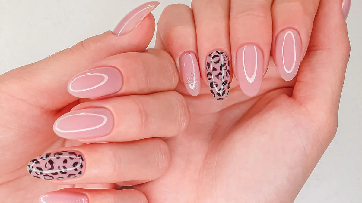 Zdjęcie Jak zrobić panterkę na paznokciach - proste kroki i najczęstsze błędy