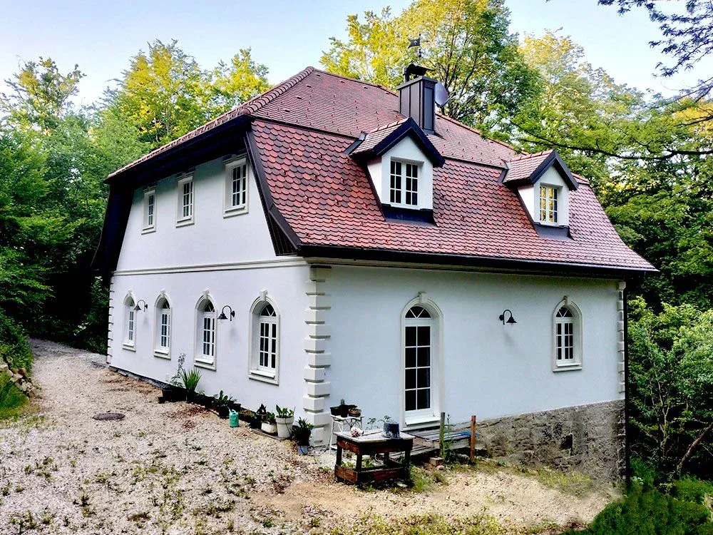 Zdjęcie Jakie kolory elewacji do ceglastego dachu unikną błędów w designie?