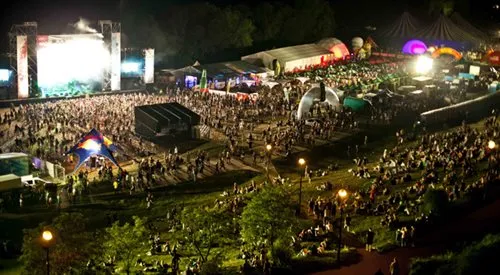 Zdjęcie Najważniejsi wykonawcy muzyki elektronicznej, którzy zmieniają scenę