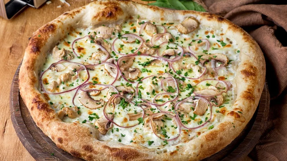 Zdjęcie Pizza poulet cr&egrave;me champignons : ma recette facile et astuces