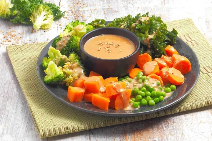 Zdjęcie Ile gotować warzywa na sałatkę w szybkowarze, by były idealne?