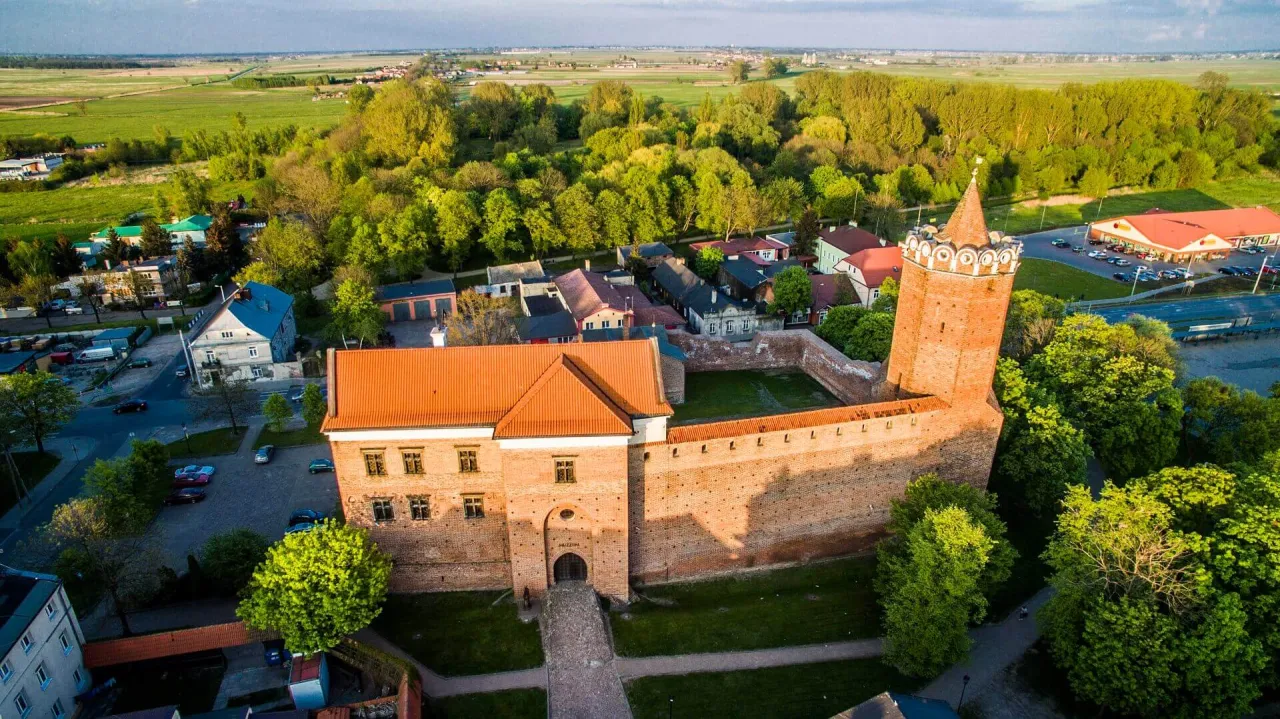 Zdjęcie Zamek królewski w Łęczycy: historia, tajemnice i atrakcje turystyczne