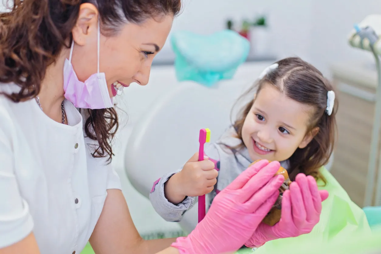 Zdjęcie Kiedy z dzieckiem do dentysty? Najważniejsze informacje dla rodziców
