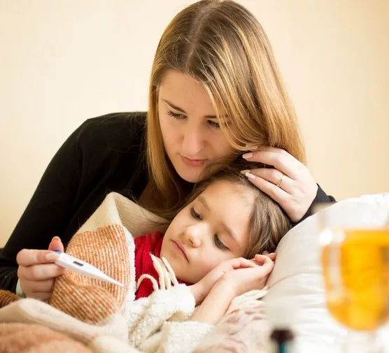 Zdjęcie Czy dziecko z gorączką może wychodzić na dwór? Ważne zasady i ostrzeżenia