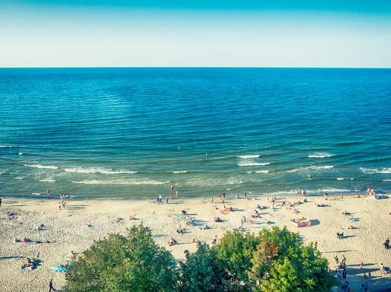 Zdjęcie Dlaczego morze jest niebieskie? Odkryj tajemnice jego koloru