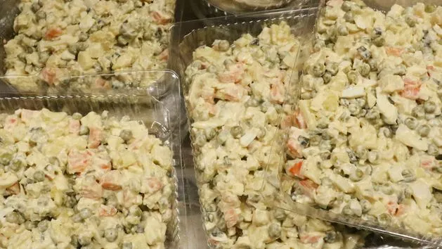 Zdjęcie Jak zawekować sałatkę jarzynową, aby cieszyć się smakiem zimą