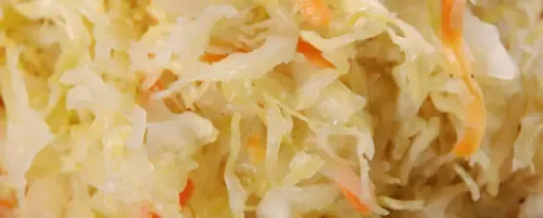 Zdjęcie Czy pies może jeść kapustę kiszoną? Korzyści i zagrożenia dla zdrowia