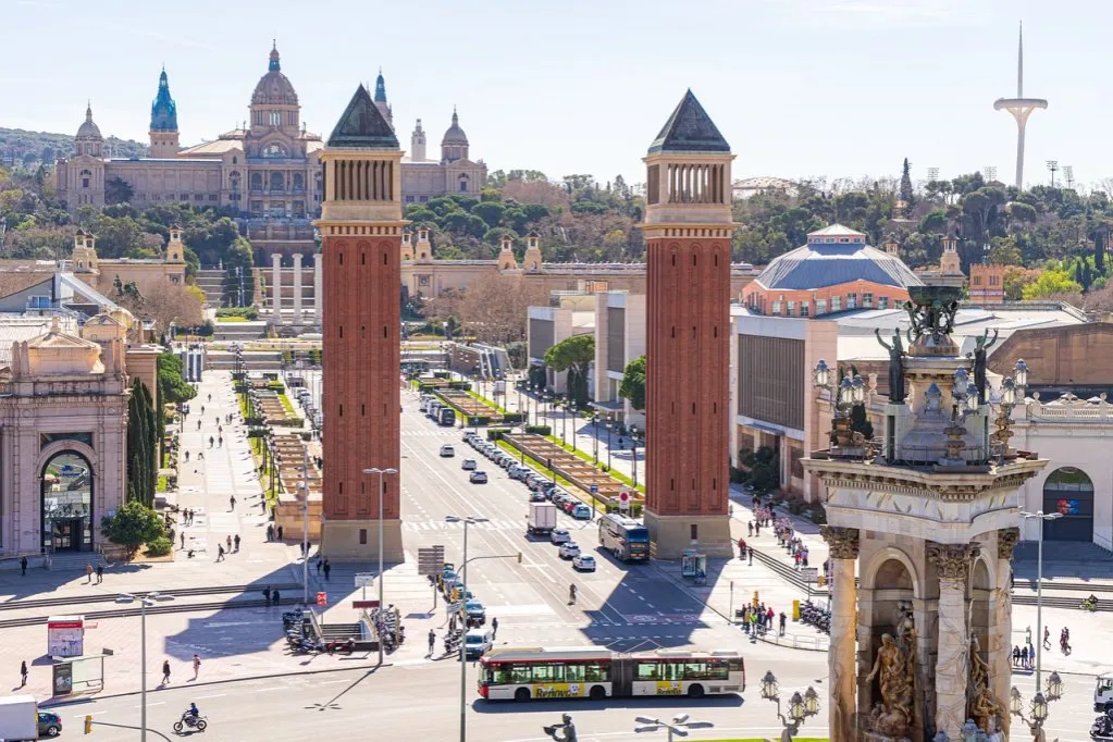 Zdjęcie W jakim kraju jest Barcelona? Odkryj jej fascynującą historię i położenie