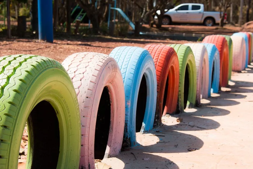 Zdjęcie Jak pomalować opony na plac zabaw, aby były bezpieczne i trwałe