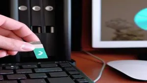 Zdjęcie Jak zgrać piosenki z YouTube na pendrive bez problemów z prawami autorskimi