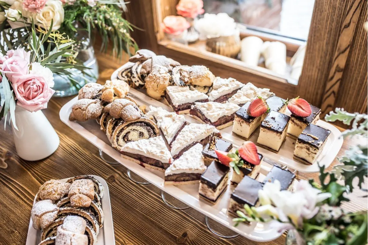 Zdjęcie Cukiernia w Bukowinie Tatrzańskiej: Najlepsze miejsca na słodkości