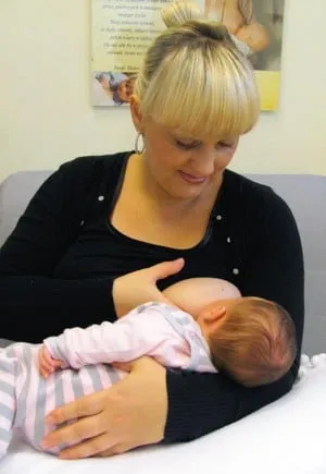 Zdjęcie Jak prawidłowo karmić piersią: 8 kluczowych wskazówek dla mam