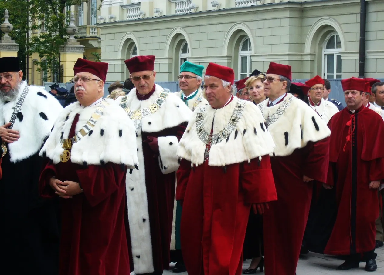 Zdjęcie Ile zarabia profesor na uczelni? Zaskakujące fakty o wynagrodzeniach