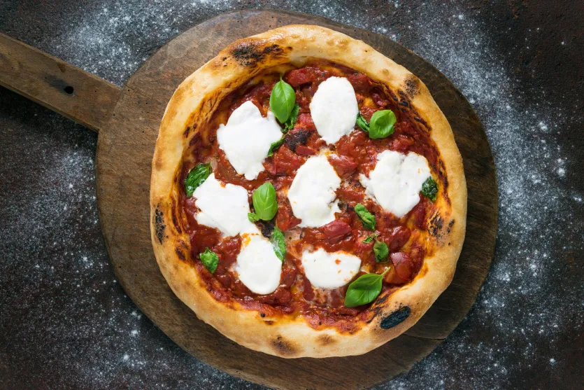 Zdjęcie Gdzie powstała pizza? Poznaj fascynującą historię włoskiego przysmaku