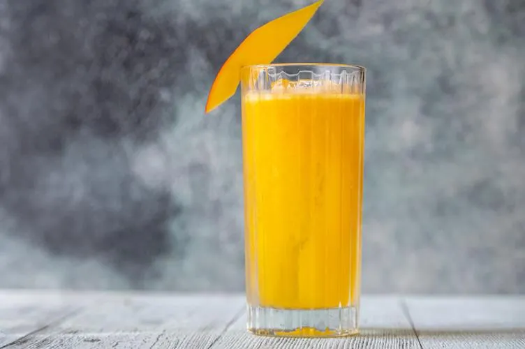 Zdjęcie Pyszne drinki z wódką mango, które zachwycą Twoich gości