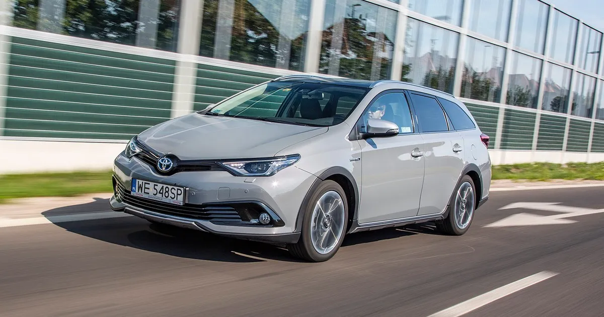 Zdjęcie Toyota Auris hybryda czy warto? Odkryj zalety i wady tego modelu