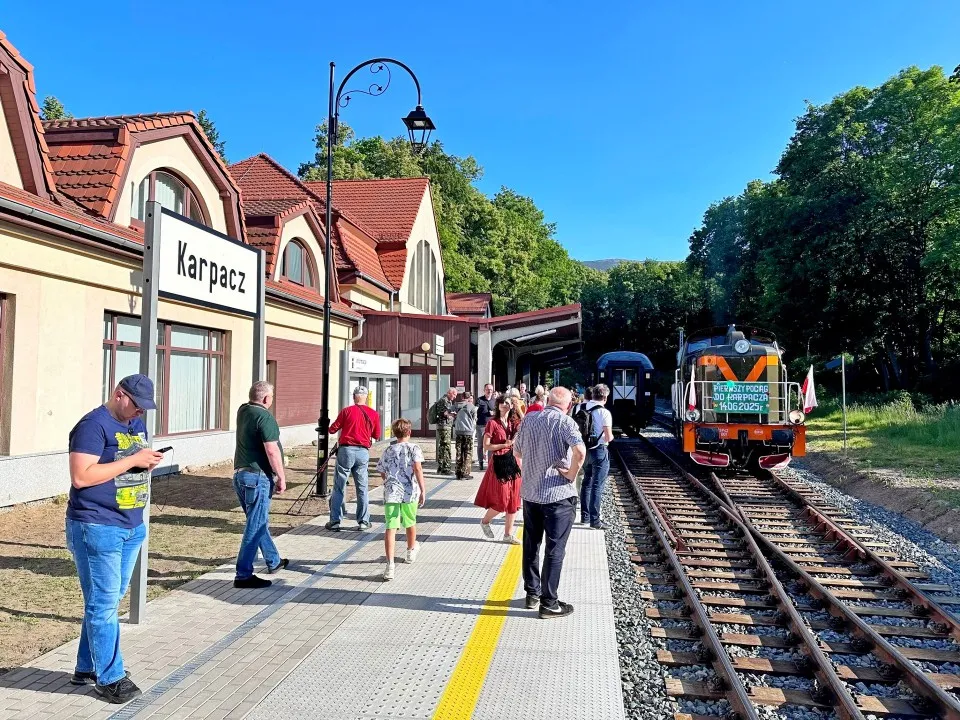 Zdjęcie Gdzie w góry pociągiem z Warszawy? Sprawdź najlepsze trasy i czas podróży