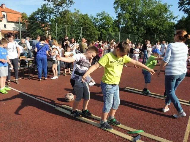 Zdjęcie Aktywne zabawy i konkurencje sportowe dla dzieci i rodziców, które łączą