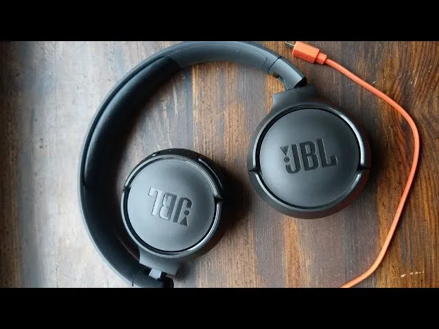 Zdjęcie Ile ładują się słuchawki bezprzewodowe JBL? Czas ładowania i porady