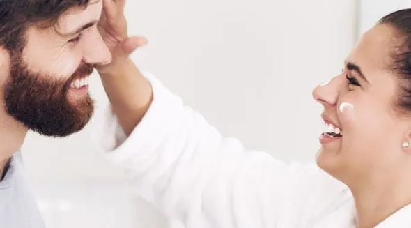 Zdjęcie Trockene Gesichtshaut bei Männern: Ursachen, Symptome und Pflege Tipps