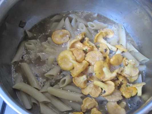 Zdjęcie Penne z grzybami - łatwy przepis, który zachwyci Twoich gości