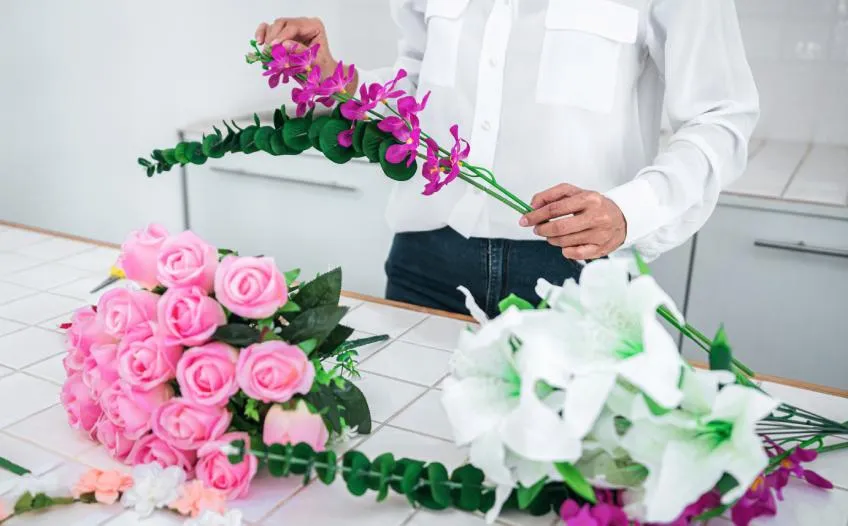 Zdjęcie Czy wypada dać sztuczne kwiaty na urodziny? Oto, co musisz wiedzieć