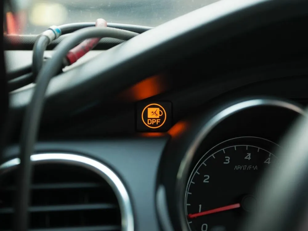 Zdjęcie Jak zamontować kontrolkę wypalania DPF i uniknąć problemów z silnikiem