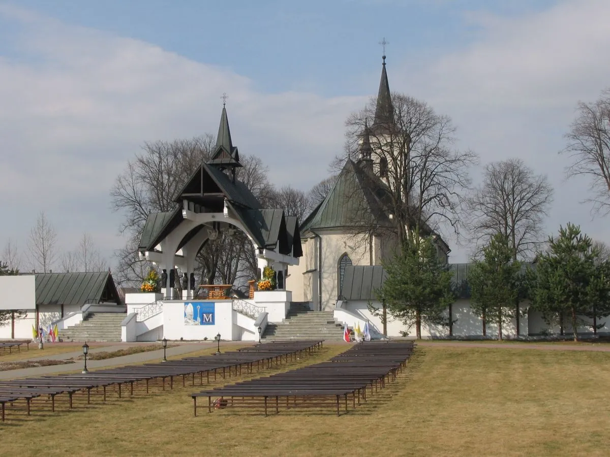 Zdjęcie Sanktuarium Matki Bożej Ludźmierskiej – historia, cuda i praktyczne wskazówki dla pielgrzymów