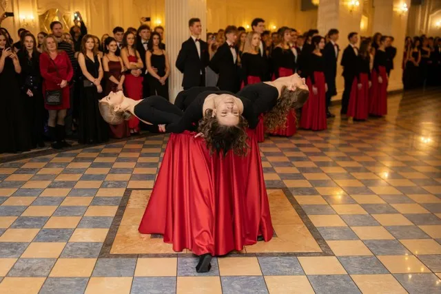 Zdjęcie Studniówka w Szkole w Chmurze: Tradycja czy nowość?