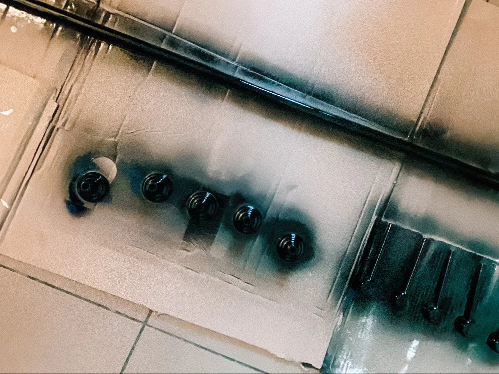 Zdjęcie Jak pomalować aluminiowy karnisz - najlepsze farby i przygotowanie