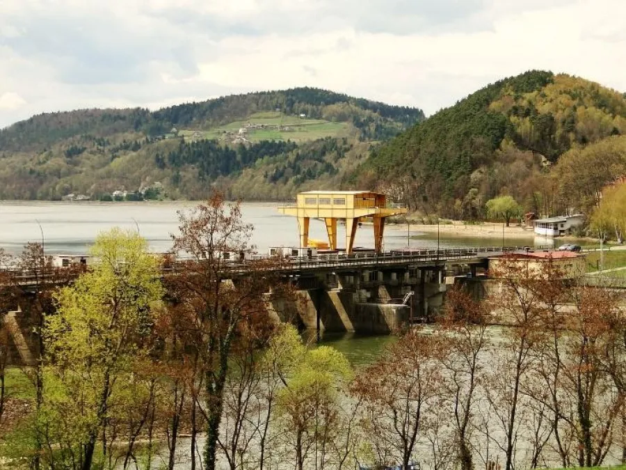 Zdjęcie Jezioro Czchowskie: Odkryj jego sekrety i atrakcje turystyczne